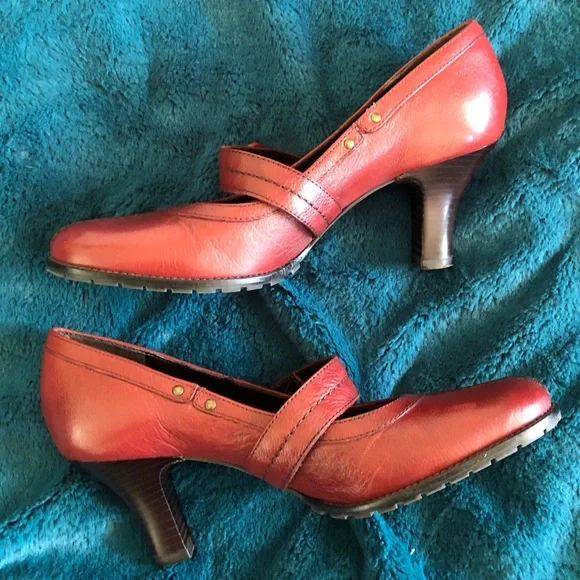 Aerosoles Red Leather Mary Janes, Sz 7.5 - Picture 3 of 15